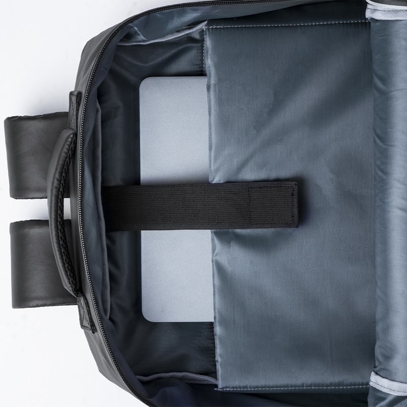 Mochila confeccionada en elegante polipiel 4