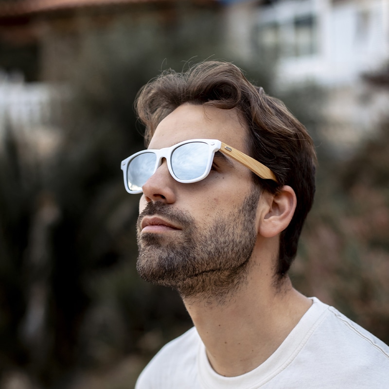 Gafas de sol fabricadas en bambú ambiente