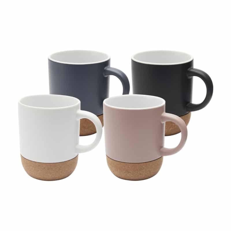 Taza de cerámica con detalle de corcho en el fondo_colores